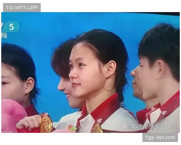 陈艺文跳水池边啃汉堡，教练脸都绿了